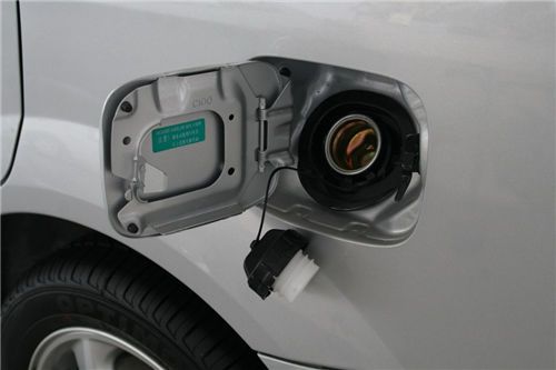 混有雜質會增大汽車油耗 油箱保養常識你知道嗎？