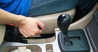 4個手剎使用誤區，關乎生命和安全駕駛